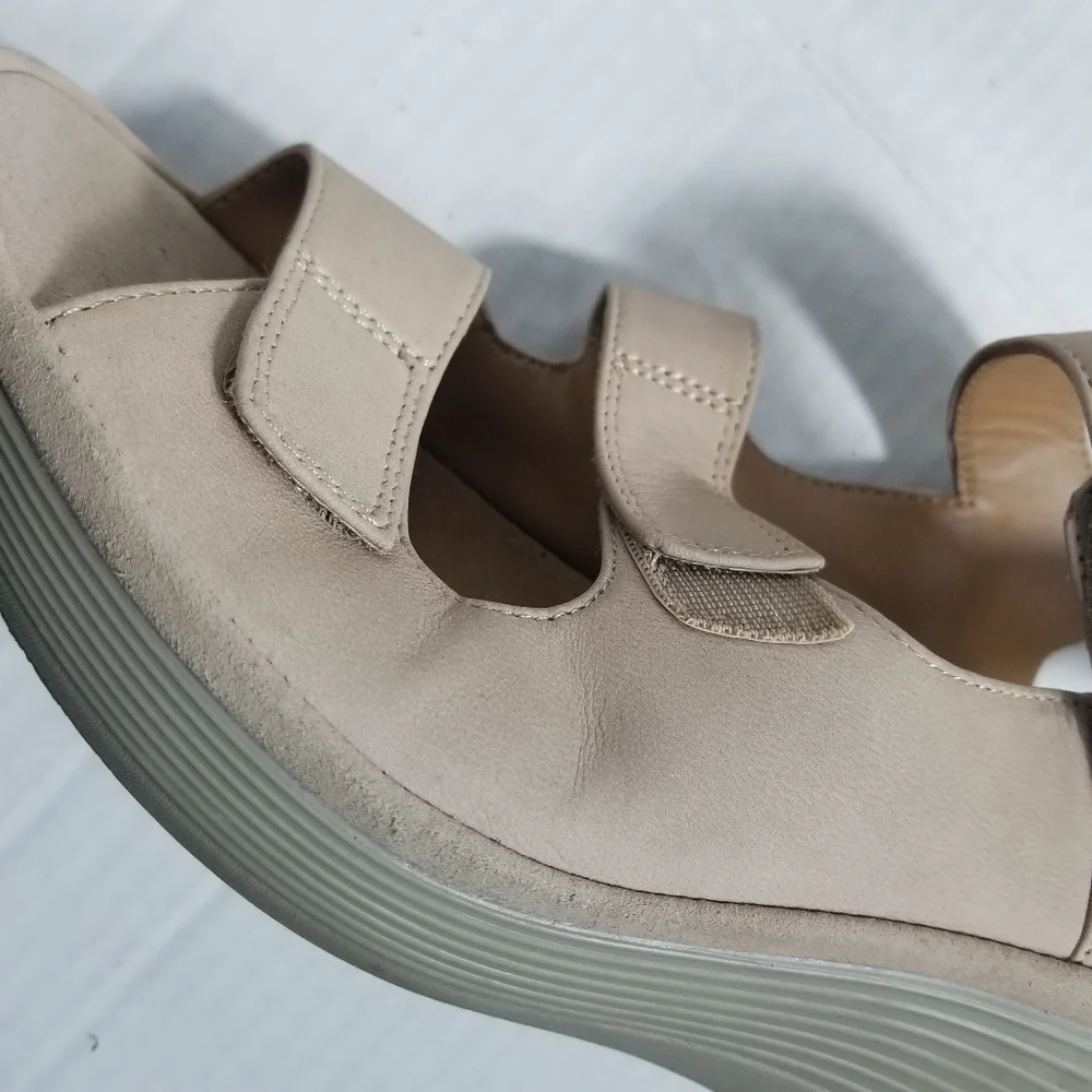 CLARKS COLLECTION SOFT CUSHION WEDGE SHOES SIZE 9